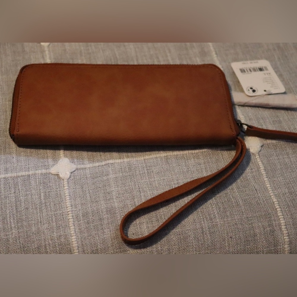Free People tan wristlet, vegan leather - Picture 4 of 9